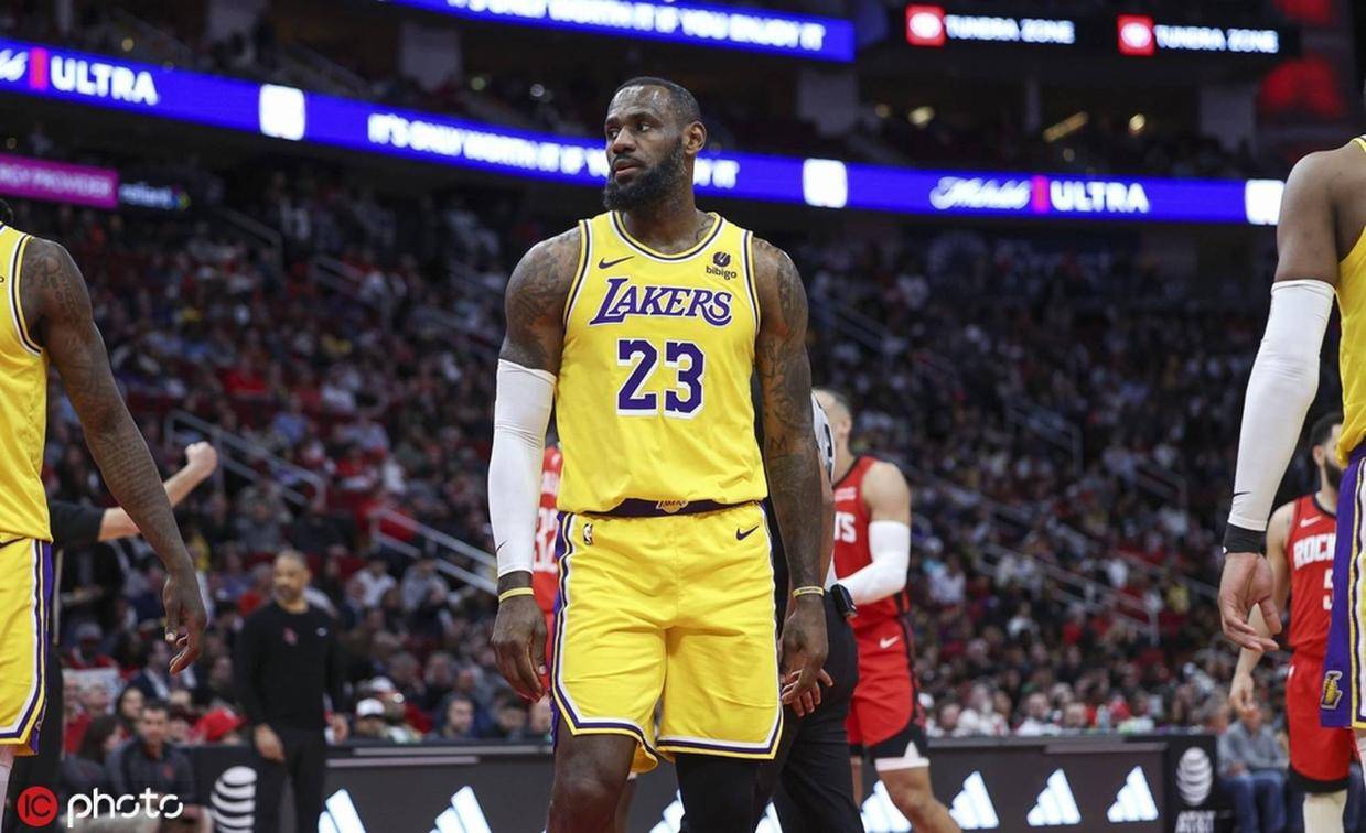 Shams:詹姆斯今夏未参与湖人运作 他在享受假期